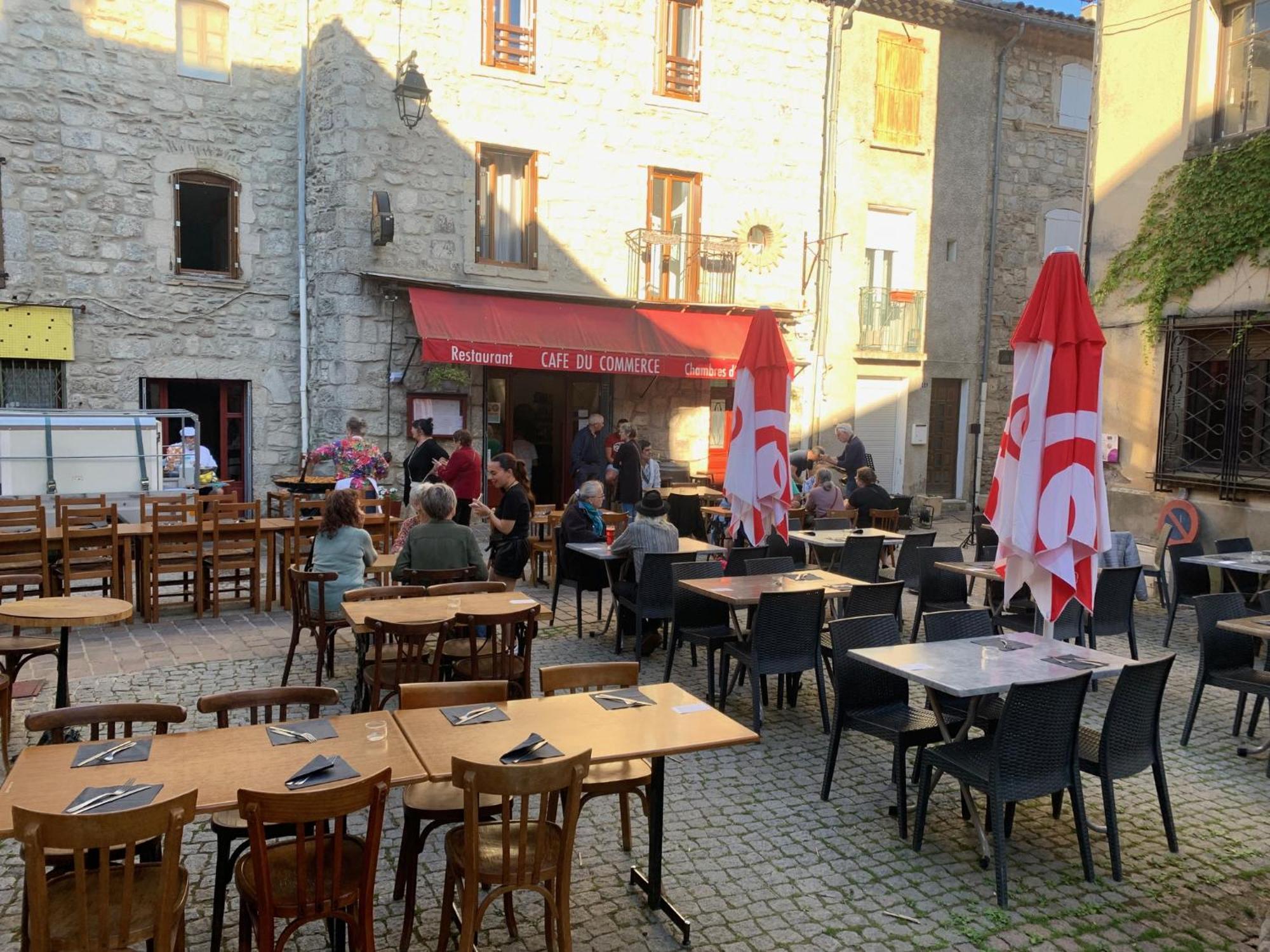 Cafe Du Commerce Genolhac Zewnętrze zdjęcie